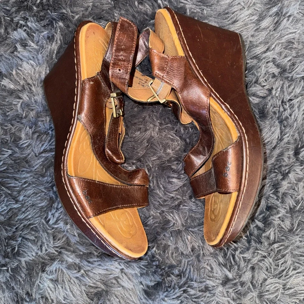 b.o.c. Born Concept Brown Wedge Sandals Womens 11M T-Strap Adjustable Buckle